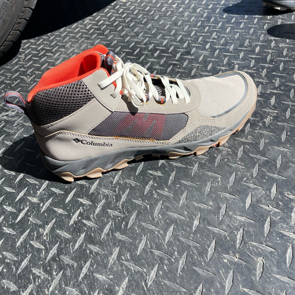 Columbia Bold Orange and Gray Athletic Shoes